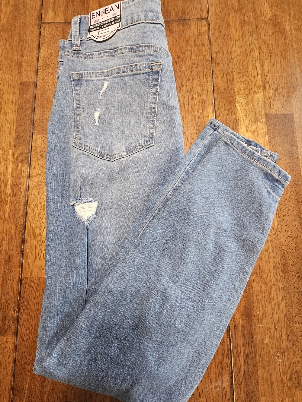 Distressed Cropped Skinny Jeans